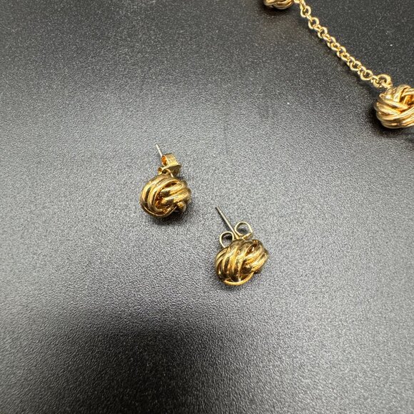Vintage Avon Gold Tone Chain Necklace and Pierced Earrings set with Knots - Picture 5 of 12